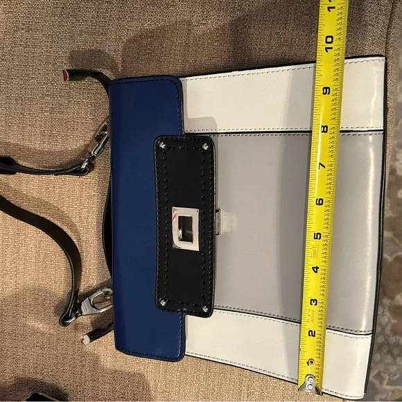 Charles Jourdan hand/shoulder bag.